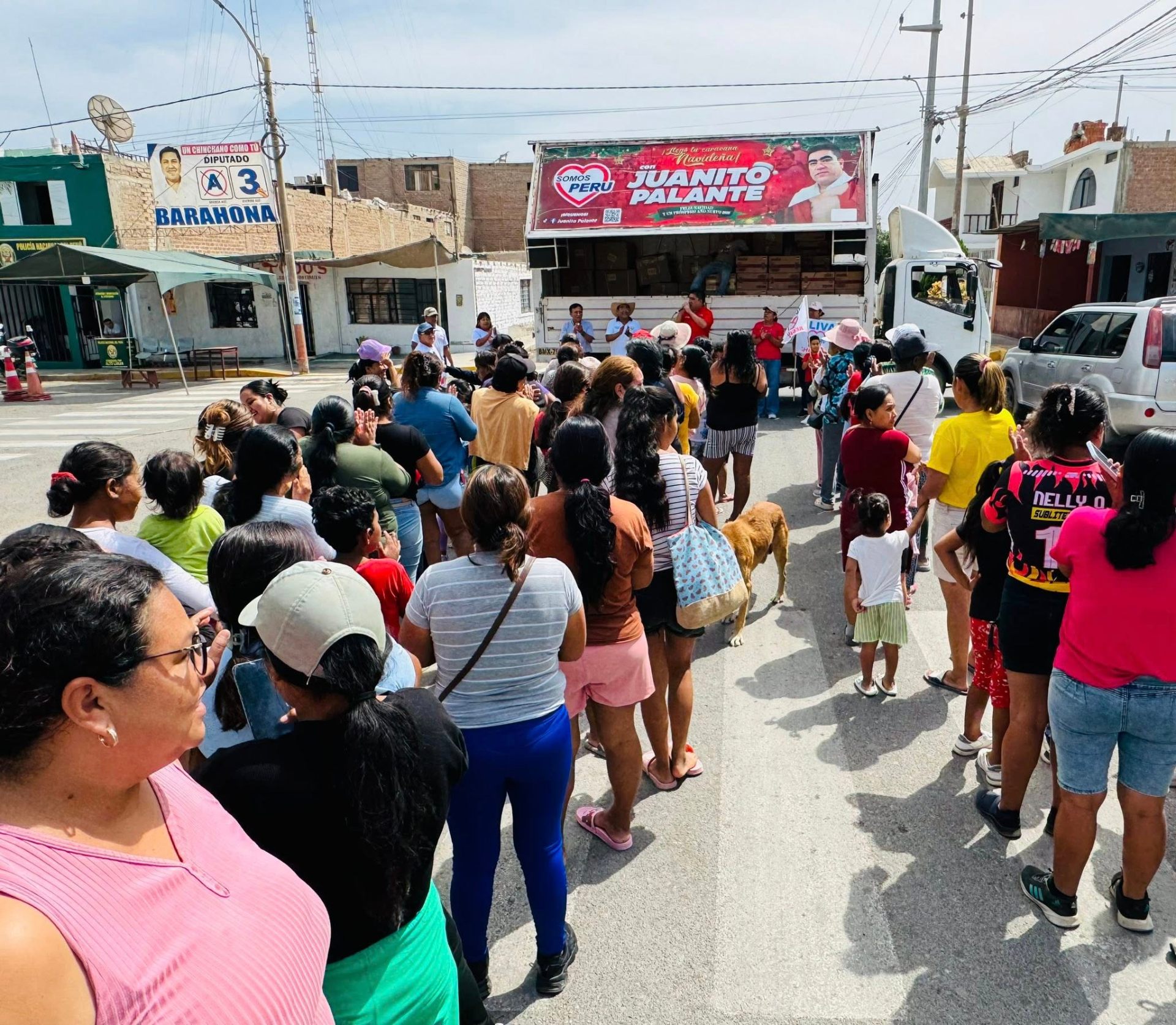 Caravana navideña Somos Perú en las calles de Chincha